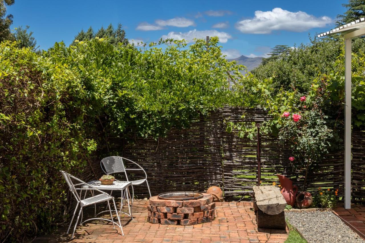 Honeysuckle Clarens Hotel Exterior photo